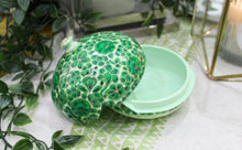 Load image into Gallery viewer, Artezen Small Chapeau – Green Luxury Trinket Gift Box - ärtɘzɘn