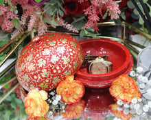 Load image into Gallery viewer, Artezen Small Chapeau – Red Luxury Trinket Gift Box - ärtɘzɘn