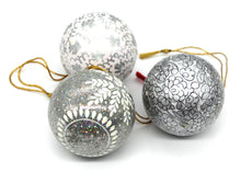 Load image into Gallery viewer, Artezen Baubles – Set of 6 Large Silver Luxury Handmade | Hand Painted | Decorative | Ornamental | Christmas | Balls - ärtɘzɘn