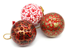 Load image into Gallery viewer, Artezen Baubles – Set of 6 Large Red Luxury Handmade | Hand Painted | Decorative | Ornamental | Christmas | Balls - ärtɘzɘn
