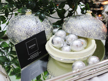 Load image into Gallery viewer, Artezen Small Chapeau – Silver Luxury Trinket Gift Box - ärtɘzɘn
