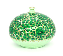 Load image into Gallery viewer, Artezen Small Chapeau – Green Luxury Trinket Gift Box - ärtɘzɘn
