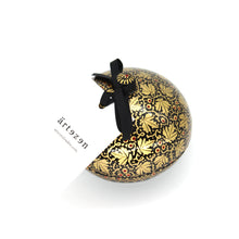Load image into Gallery viewer, Small Gold Chapeau Paper Mache Luxury Trinket Jewellery Gift Decorative Box - ärtɘzɘn

