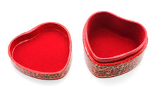 Load image into Gallery viewer, Artezen - Large Pulsatio – Handmade Hand Painted Blood Red Heart Shaped Luxury Trinket Gift Box - ärtɘzɘn
