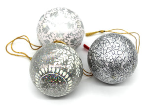 Artezen Baubles – Set of 6 Large Silver Luxury Handmade | Hand Painted | Decorative | Ornamental | Christmas | Balls - ärtɘzɘn