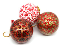 Load image into Gallery viewer, Artezen Baubles – Set of 6 Large Red Luxury Handmade | Hand Painted | Decorative | Ornamental | Christmas | Balls - ärtɘzɘn
