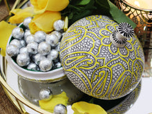Load image into Gallery viewer, Artezen Large Chapeau – Yellow &amp; Black Paisley Luxury Trinket Gift Box - ärtɘzɘn
