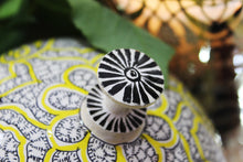 Load image into Gallery viewer, Artezen Large Chapeau – Yellow &amp; Black Paisley Luxury Trinket Gift Box - ärtɘzɘn
